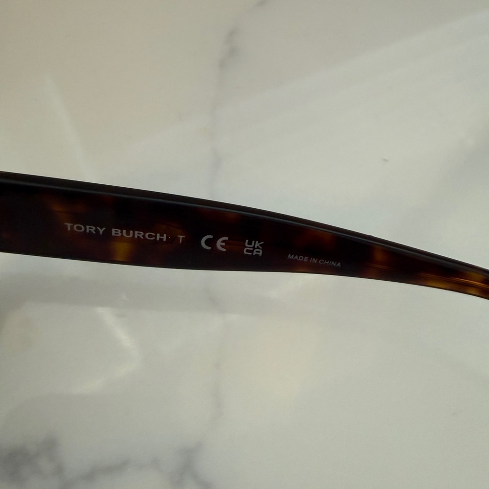 NWT, Tory Burch, Oversized, square logo sunglasses. Tortoise shell. - Picture 6 of 7